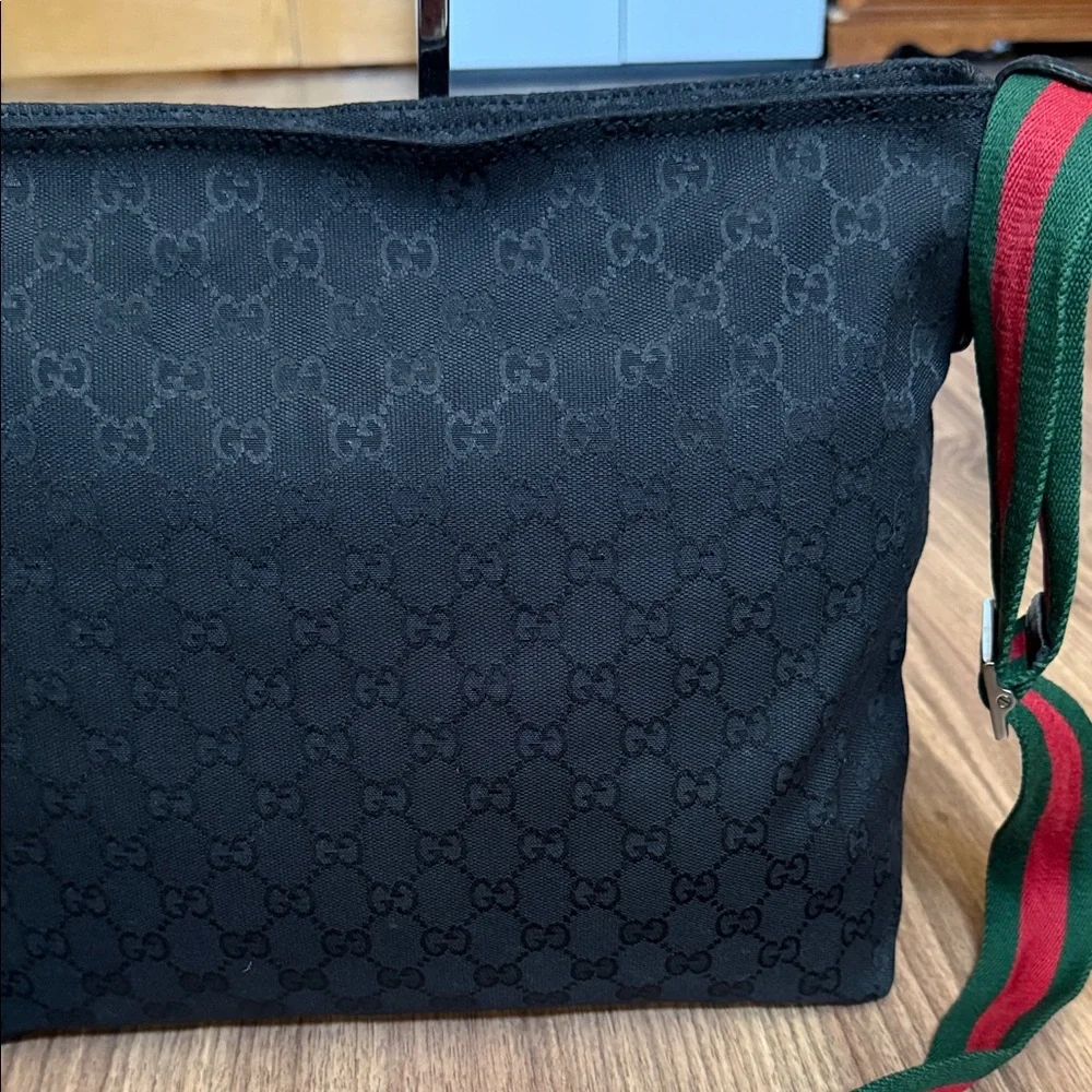 A519-  Gucci crossbody bag - Picture 7 of 16